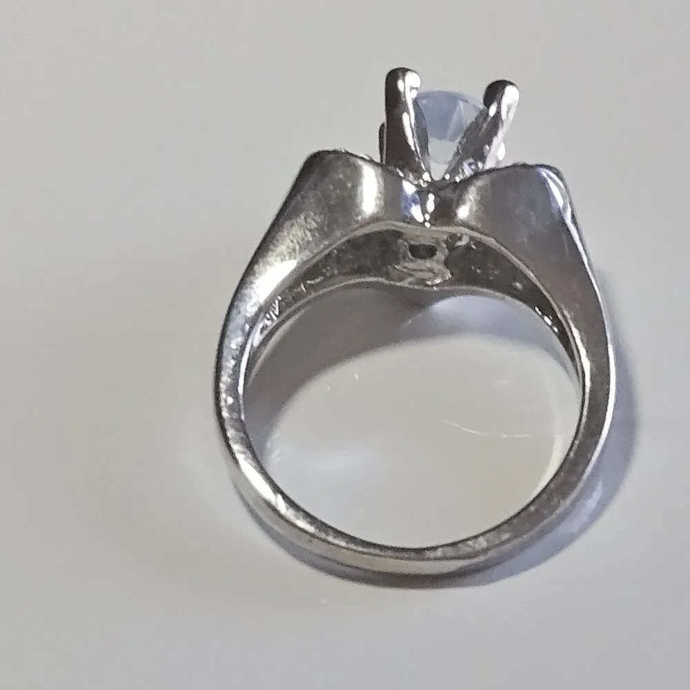 Silver Tone Clear Rhinestone Heart Shaped Ring Size 6.5